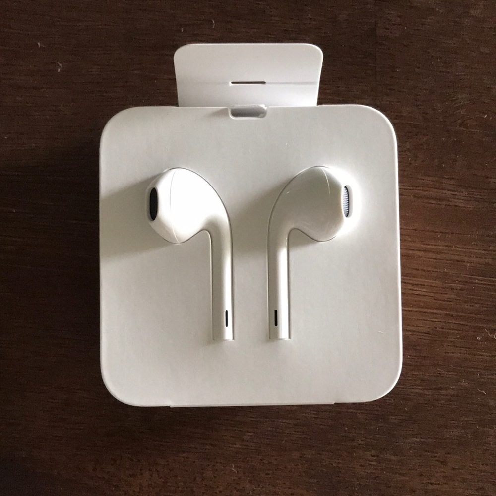 Apple earphones NWOT